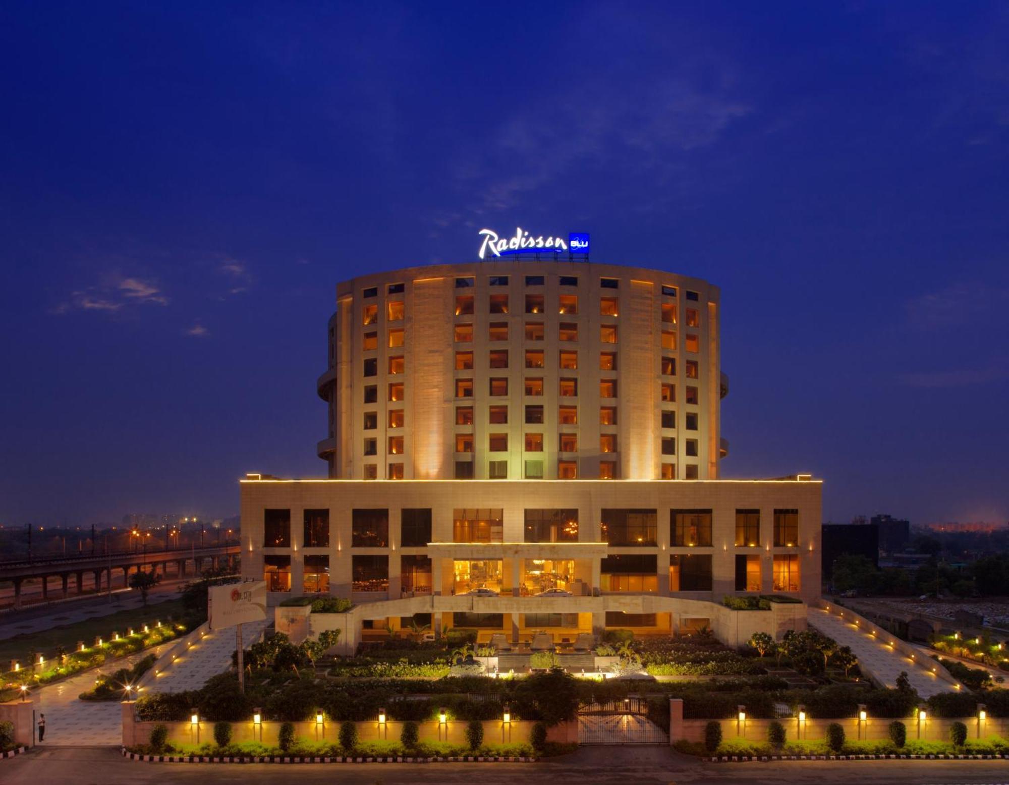 Radisson Blu Hotel New Delhi Dwarka Exterior photo